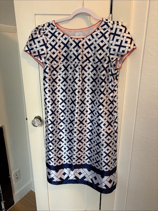 Sara Campbell Dresses & Skirts - Geometric Print Short Sleeve Shift Dress - Navy & White